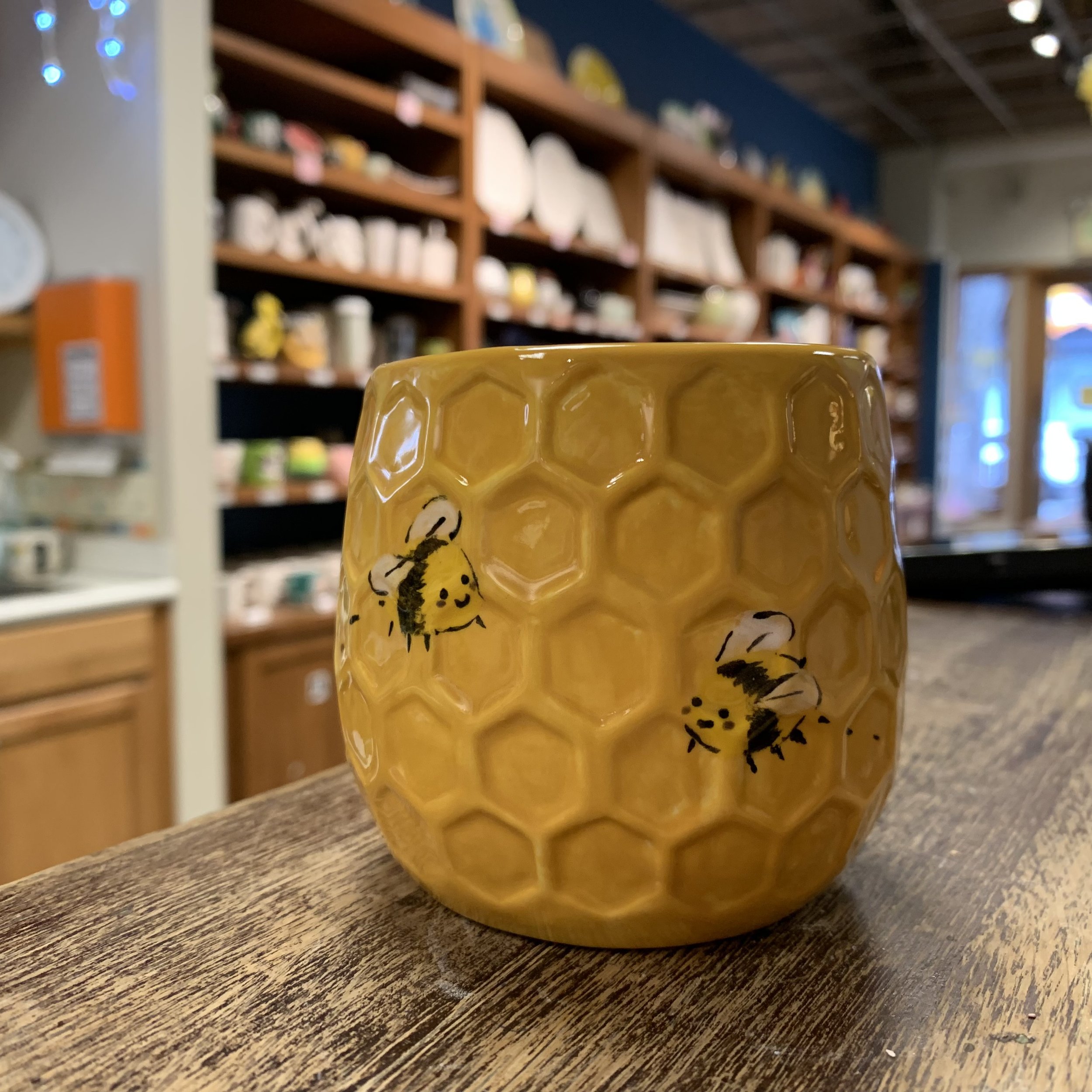 miiya。⁠◕⁠‿⁠◕⁠。 Bee My Honey - Paint Away! at the Redmond Town Center